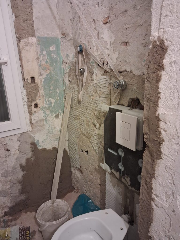 Prima - Sostituzione Bagno: Da Cemento Nudo a Marmo Calacatta