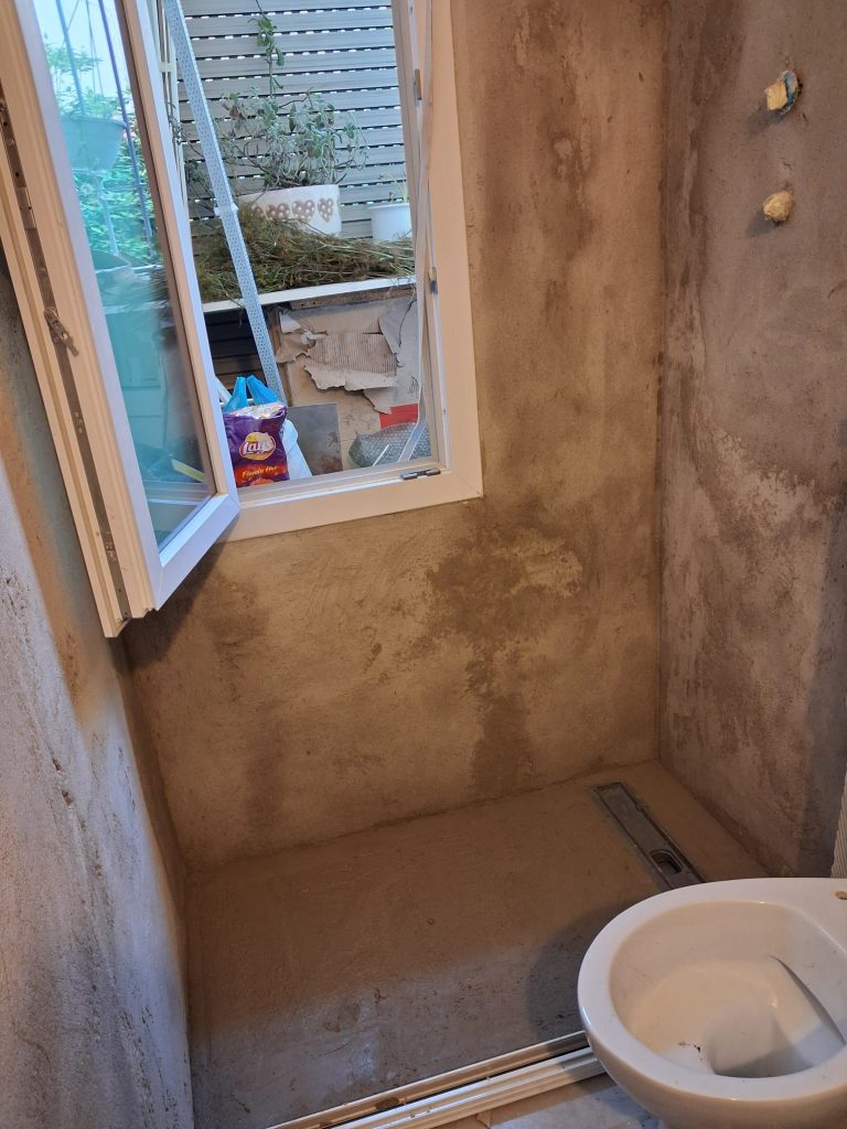 Sostituzione Bagno: Da Cemento Nudo a Marmo Calacatta